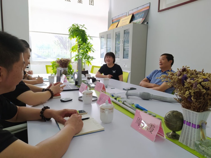 常發(fā)集團(tuán)董事長(zhǎng)黃小平一行來世晟集團(tuán)視察指導(dǎo)工作